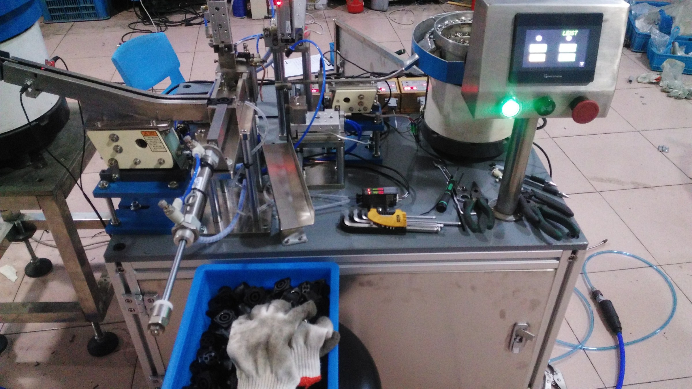 音響插座定位片自動裝配機